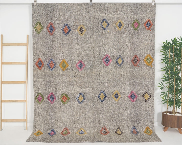 Kilim Rug 6' 1" x 7' 7" | No. VR85075