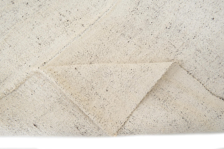 White Kilim Rug 5' 7" x 8' 2" | No. VR61228
