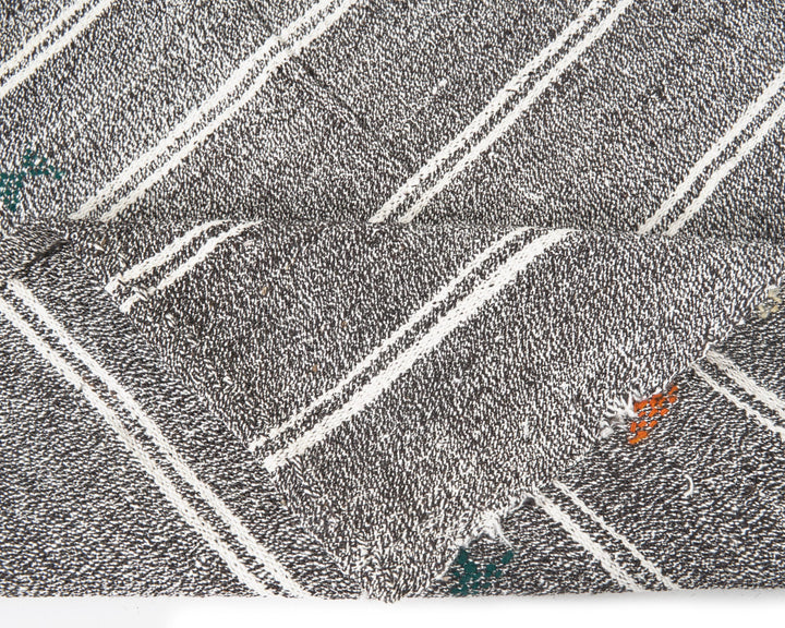 Gray Kilim Rug 5' 7" x 7' 1" | No. VR22977