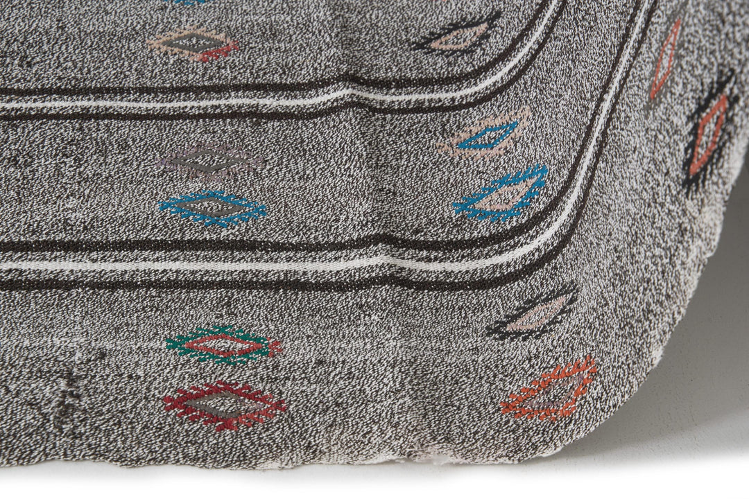Gray Kilim Rug 6' 1" x 9' | No. VR76286