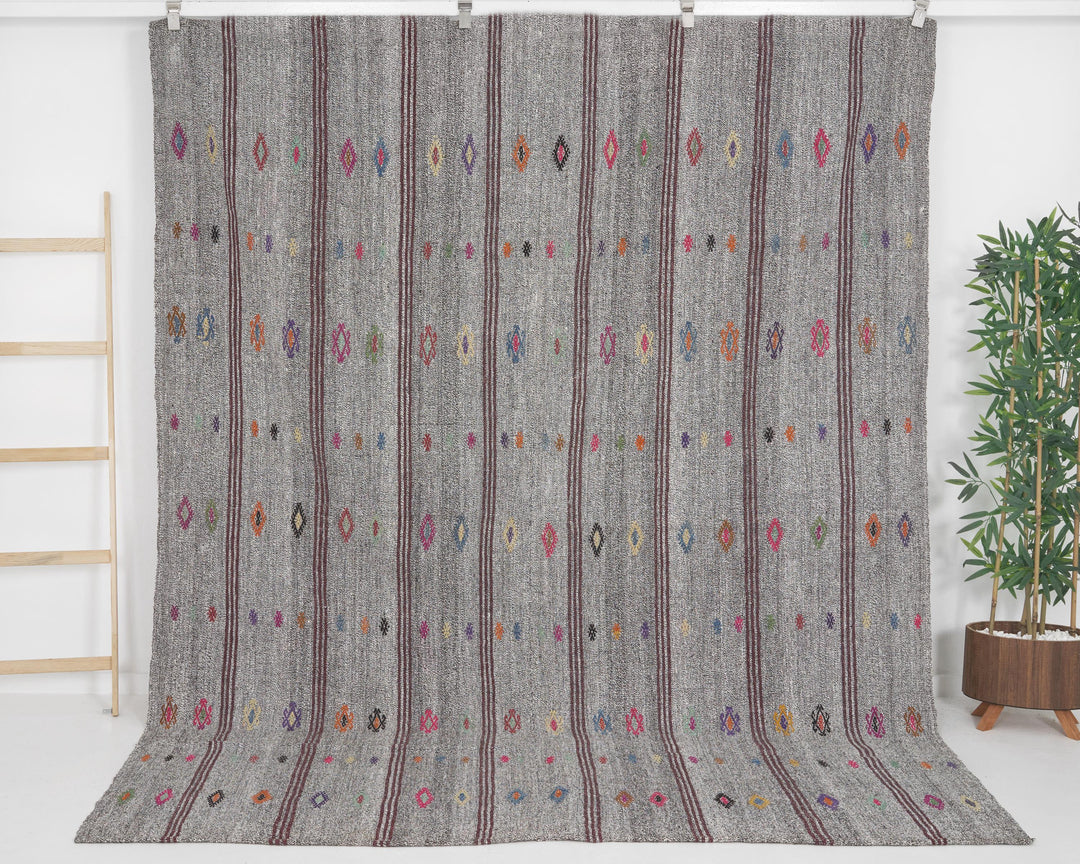 Gray Kilim Rug 7' 3" x 9' | No. VR42073