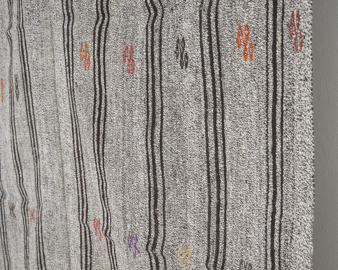 Gray Kilim Rug 5' 7" x 7' 5" | No. VR94578