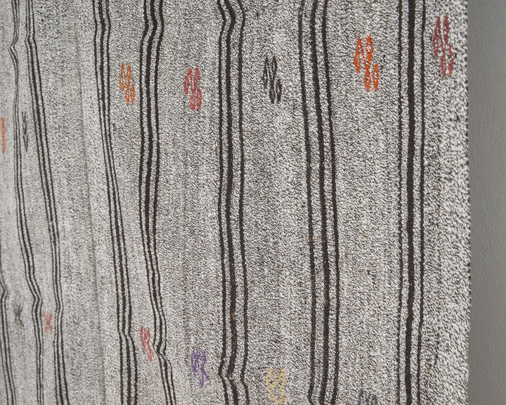 Gray Kilim Rug 5' 7" x 7' 5" | No. VR94578