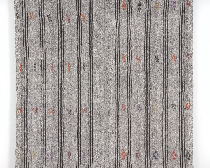 Gray Kilim Rug 5' 7" x 7' 5" | No. VR94578