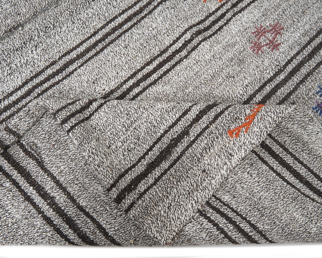 Gray Kilim Rug 5' 7" x 7' 5" | No. VR94578