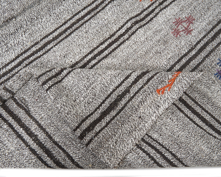 Gray Kilim Rug 5' 7" x 7' 5" | No. VR94578