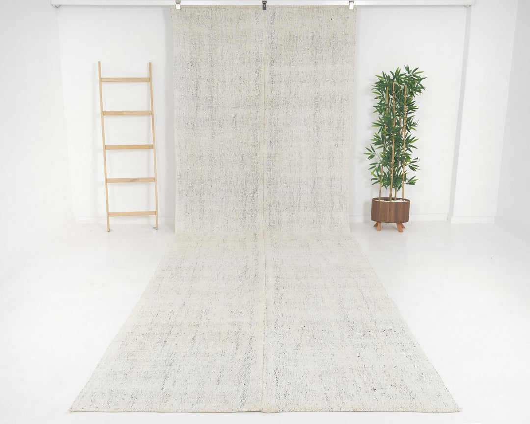 White Runner Rug 5' 1" x 15' 3" | No. VR30936