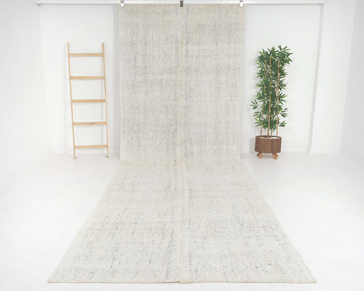 White Runner Rug 5' 1" x 15' 3" | No. VR30936
