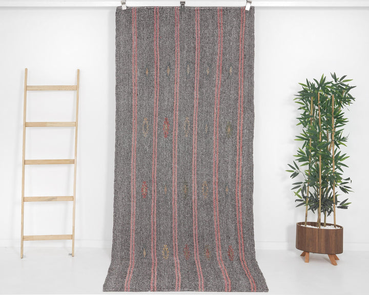 Gray Runner Rug 3' 6" x 8' 6" | No. VR53303
