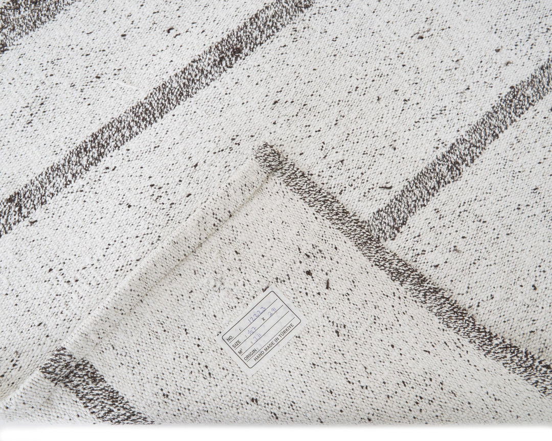 White Runner Rug 3' 6" x 9' 6" | No. VR47499