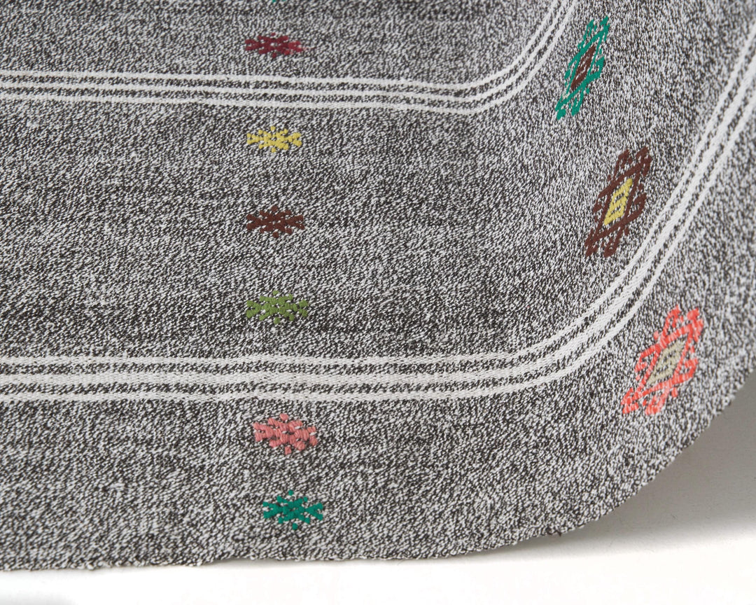 Gray Runner Rug 3' 11" x 9' | No. VR19040