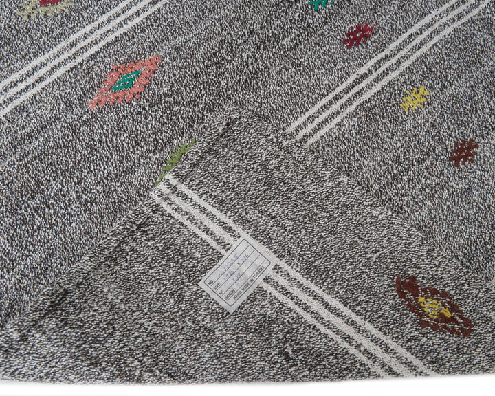 Gray Runner Rug 3' 11" x 9' | No. VR19040