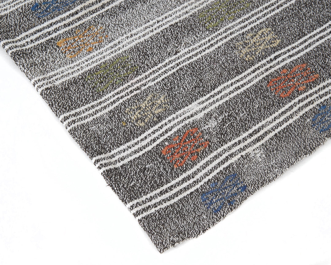 Gray Runner Rug 3' 8" x 9' 11" | No. VR95001