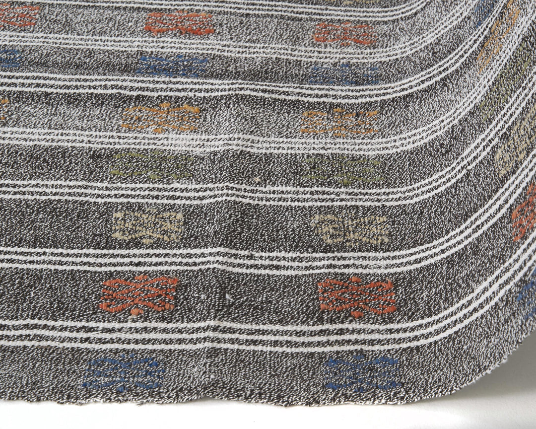 Gray Runner Rug 3' 8" x 9' 11" | No. VR95001