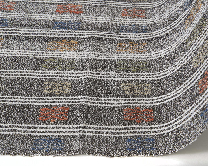 Gray Runner Rug 3' 8" x 9' 11" | No. VR95001