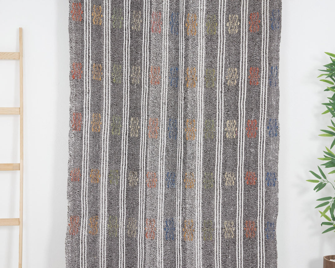 Gray Runner Rug 3' 8" x 9' 11" | No. VR95001
