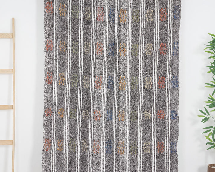 Gray Runner Rug 3' 8" x 9' 11" | No. VR95001