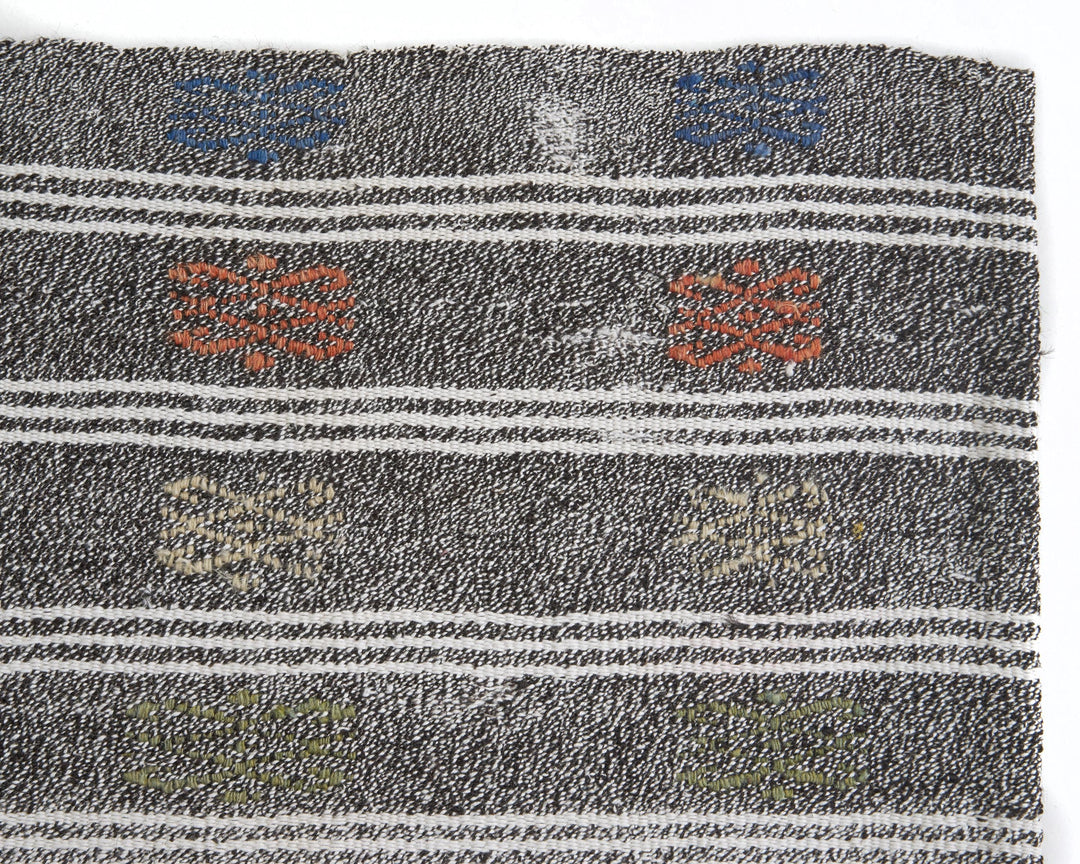 Gray Runner Rug 3' 8" x 9' 11" | No. VR95001