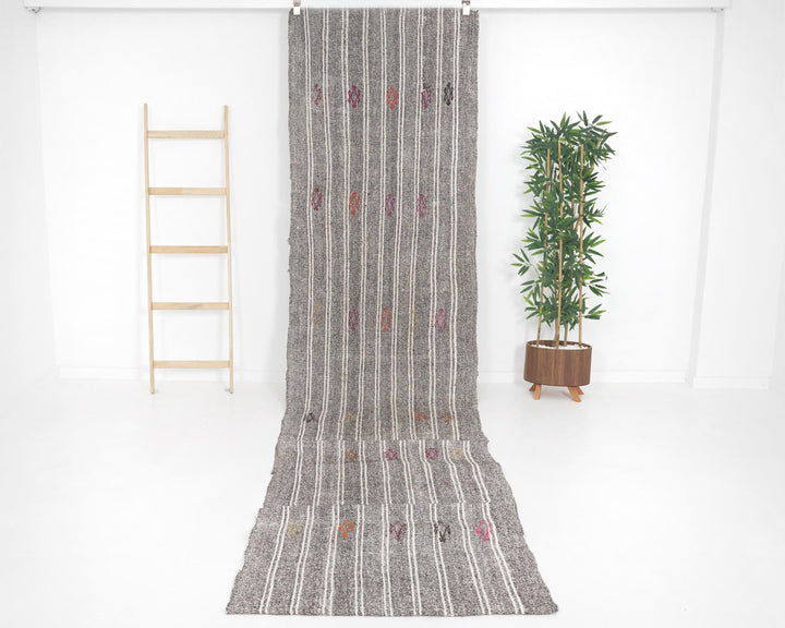 Gray Runner Rug 2' 10" x 16' 2" | No. VR29690