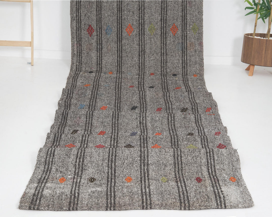 Gray Runner Rug 2' 11" x 18' 8" | No. VR15416