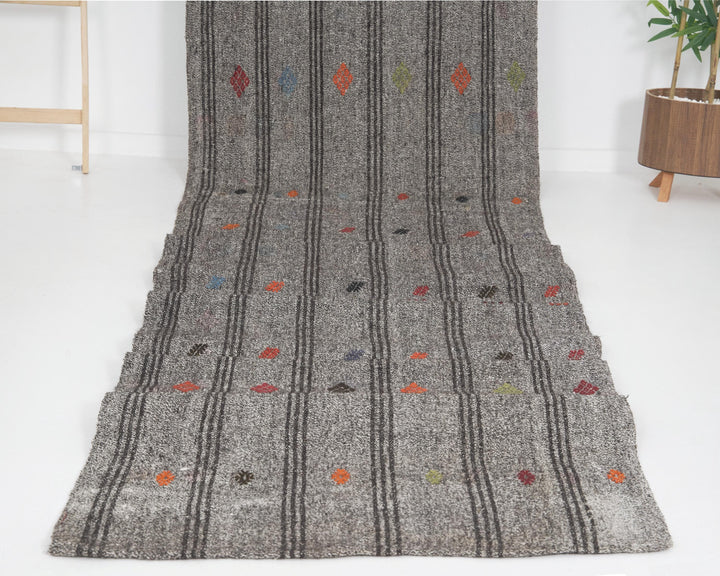 Gray Runner Rug 2' 11" x 18' 8" | No. VR15416