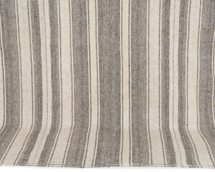 Gray Kilim Rug 6' 1" x 8' 6" | No. VR64456