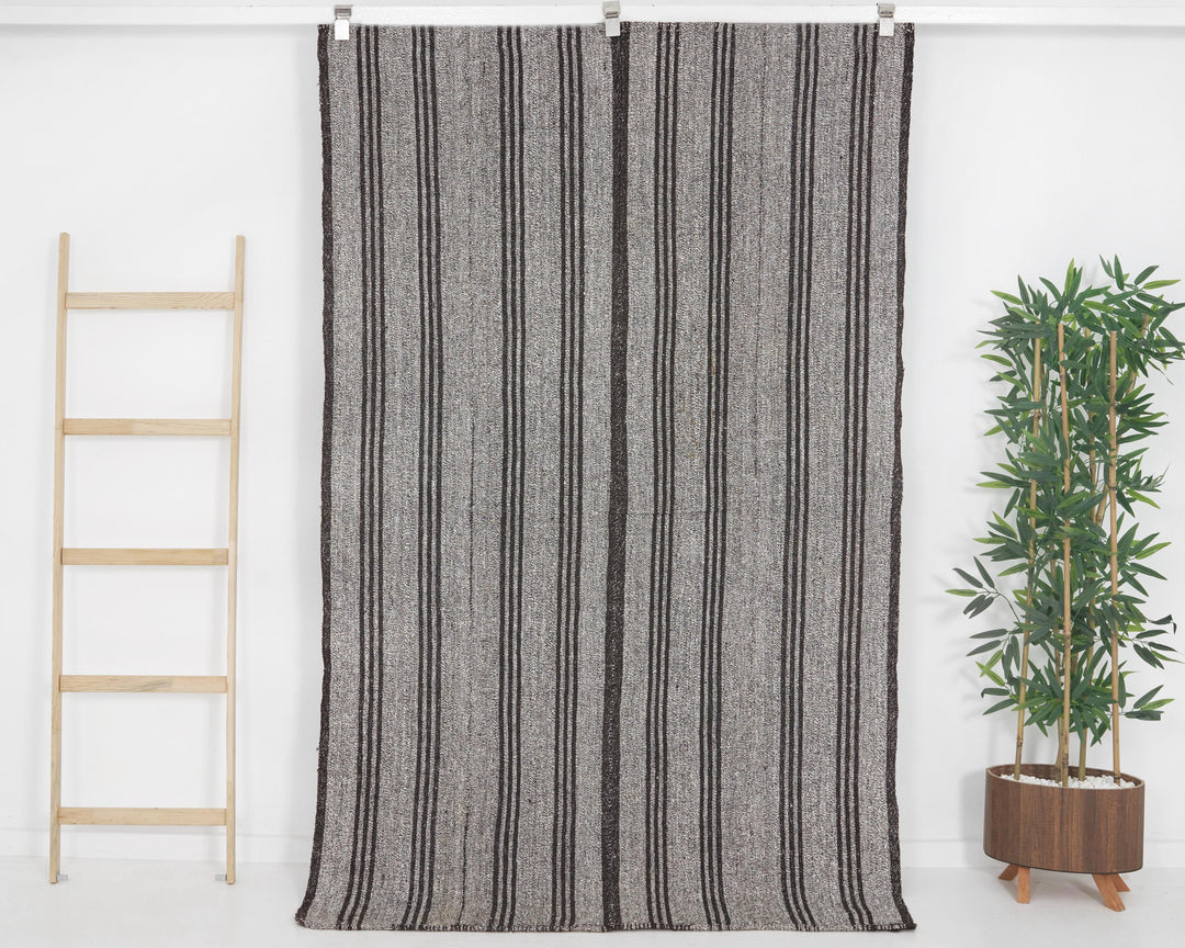 Gray Kilim Rug 4' 5" x 7' 2" | No. VR75448