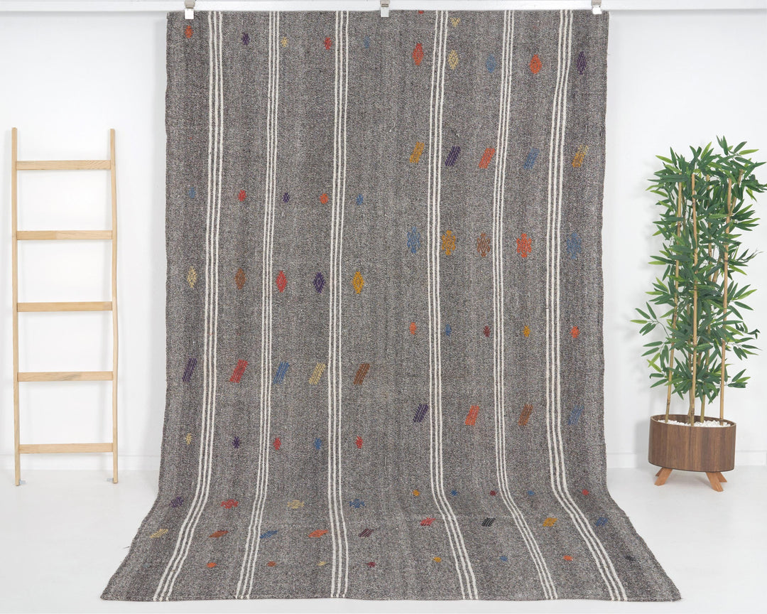 Gray Kilim Rug 5' 11" x 10' | No. VR22162