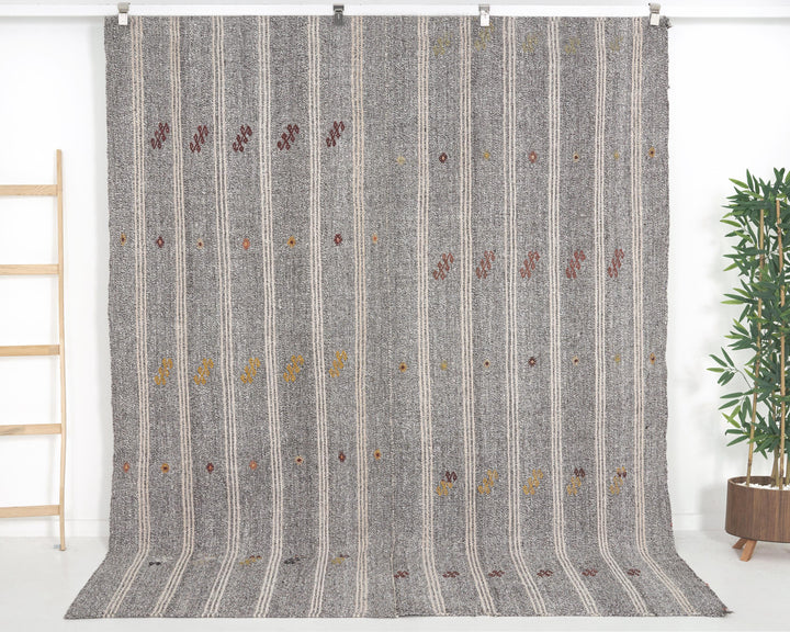 Gray Kilim Rug 6' 11" x 8' 4" | No. VR58075