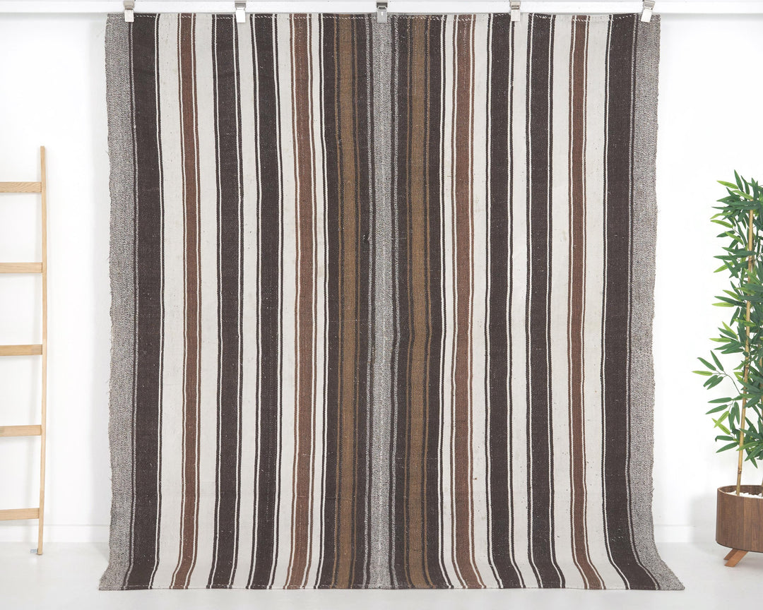 Kilim Rug 6' 7" x 7' 3" | No. VR92948