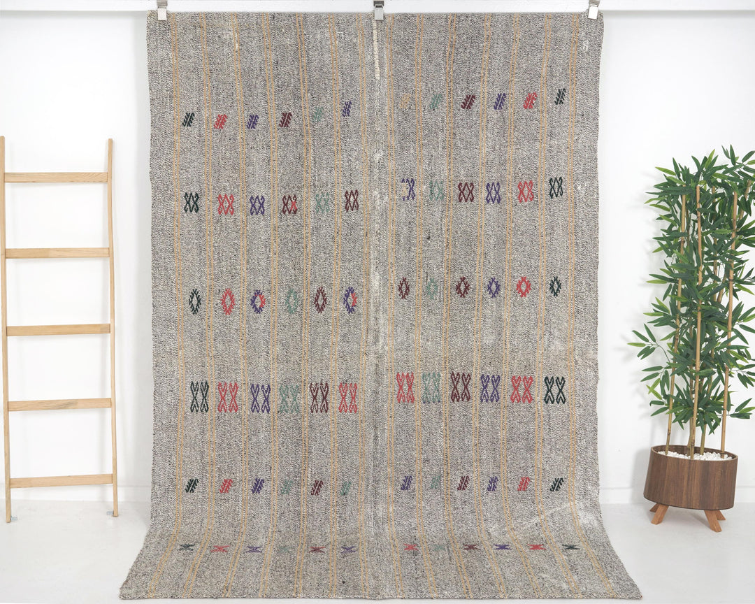 Gray Kilim Rug 5' 7" x 8' 6" | No. VR15060