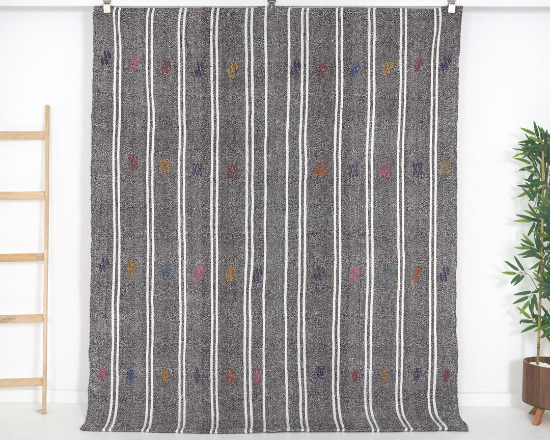 Gray Kilim Rug 5' 8" x 7' | No. VR48809