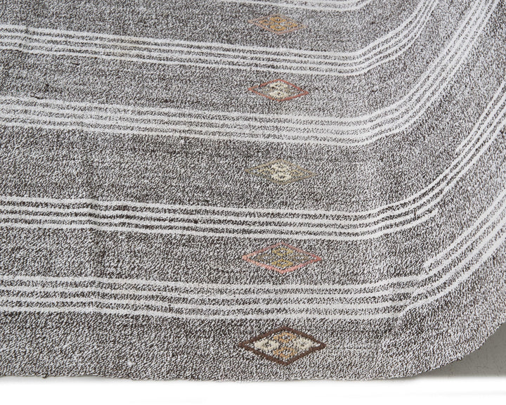 Gray Kilim Rug 6' 4" x 8' 10" | No. VR30067