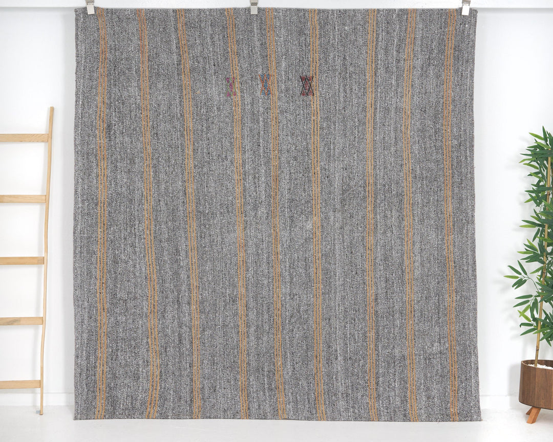 Gray Kilim Rug 6' 3" x 6' 6" | No. VR50442