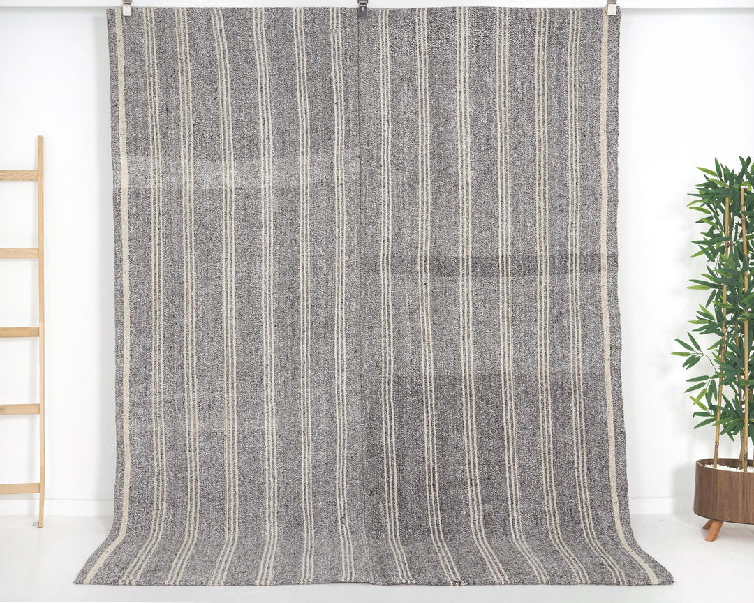 Gray Kilim Rug 6' 4" x 7' 11" | No. VR38013