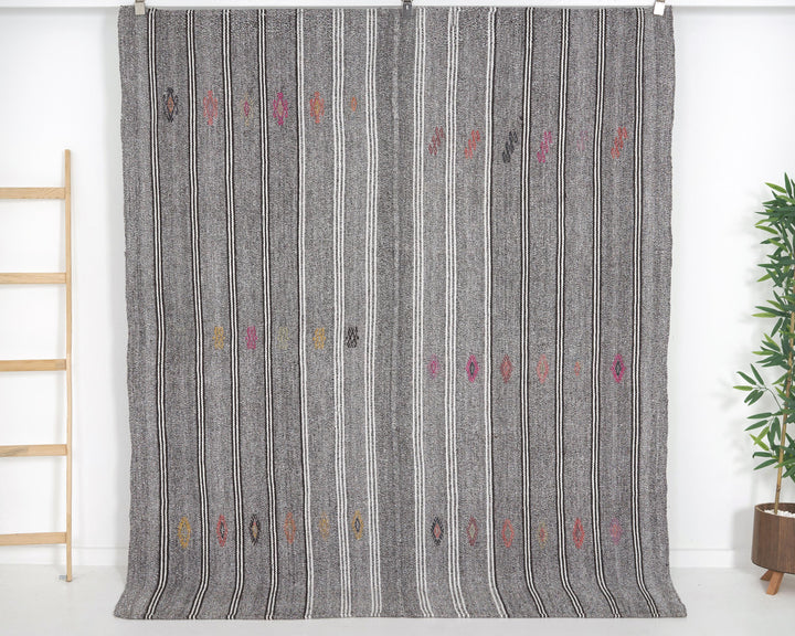 Gray Kilim Rug 6' 1" x 7' 4" | No. VR39816