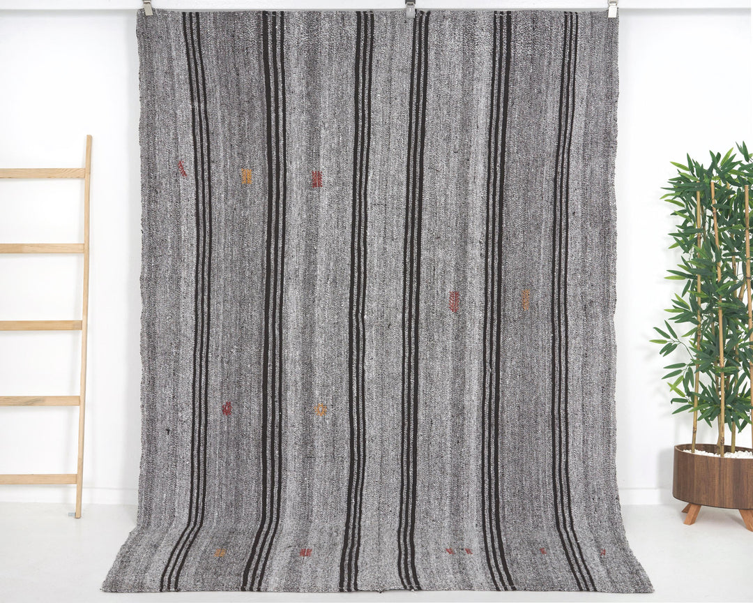 Gray Kilim Rug 5' 7" x 8' 6" | No. VR98043
