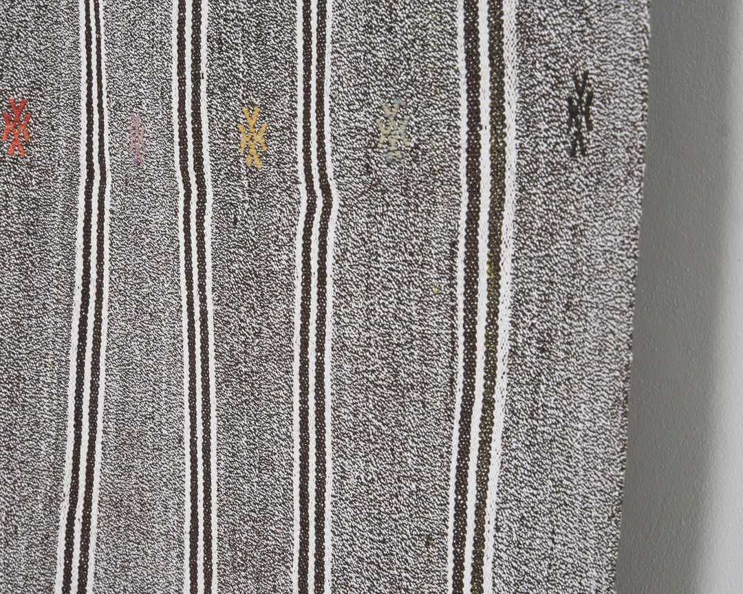 Gray Kilim Rug 5' 5" x 8' 7" | No. VR28399