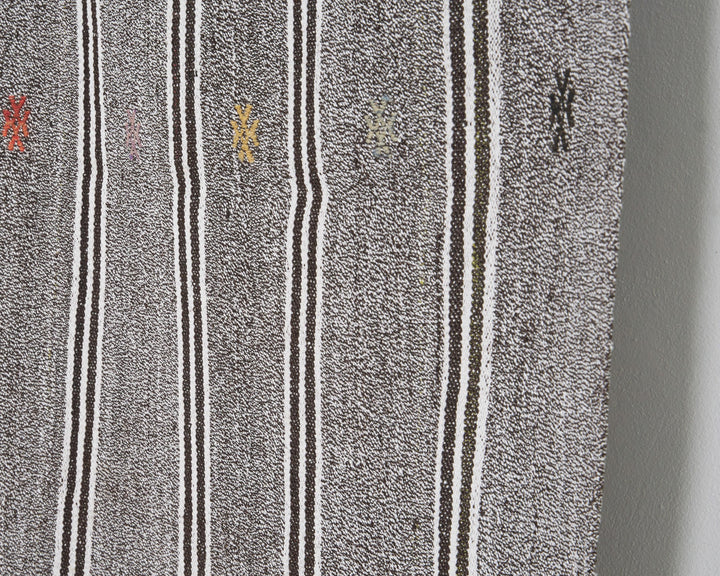 Gray Kilim Rug 5' 5" x 8' 7" | No. VR28399