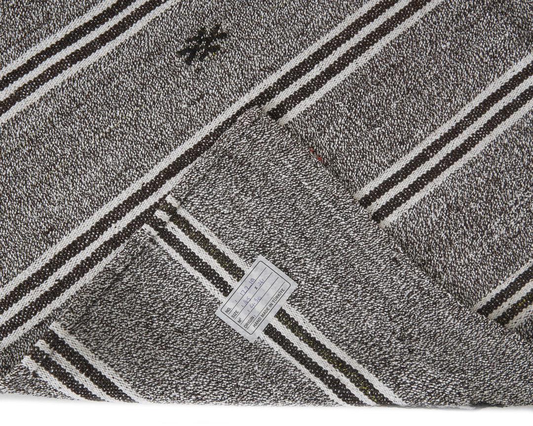 Gray Kilim Rug 5' 5" x 8' 7" | No. VR28399