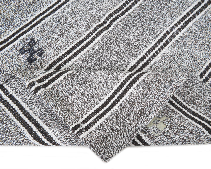 Gray Kilim Rug 5' 5" x 6' 9" | No. VR40170