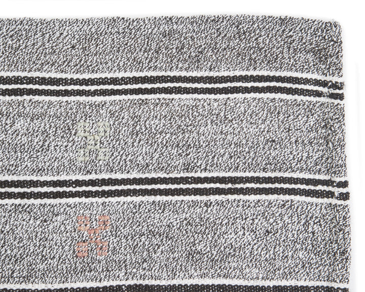 Gray Kilim Rug 5' 5" x 6' 9" | No. VR40170