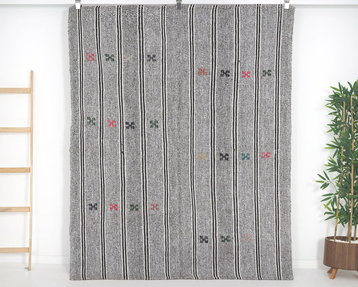 Gray Kilim Rug 5' 5" x 6' 9" | No. VR40170