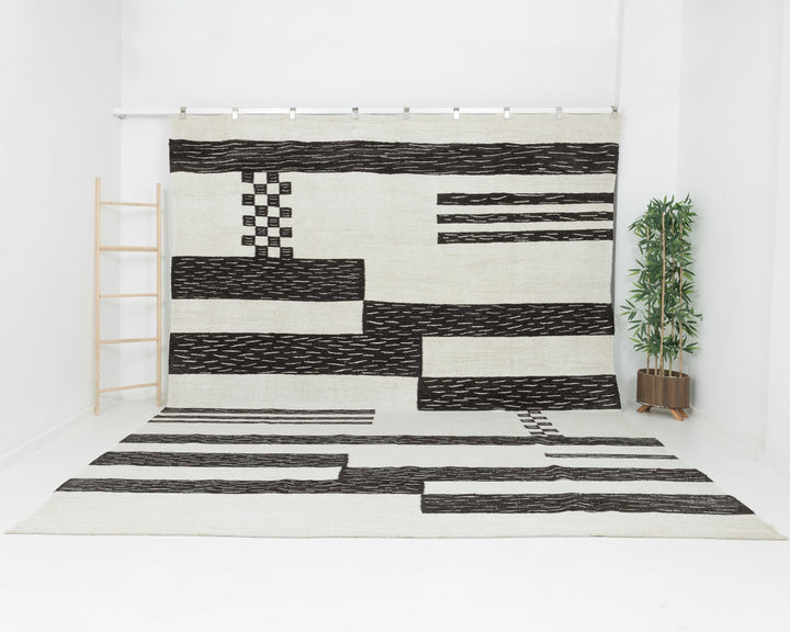 Black Kilim Rug 10' x 13' 3" | No. VR18726