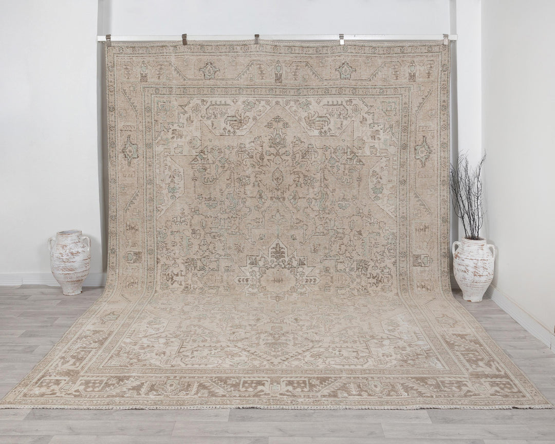 Beige Oushak Rug 9' 6" x 12' 8" | No. VR23603