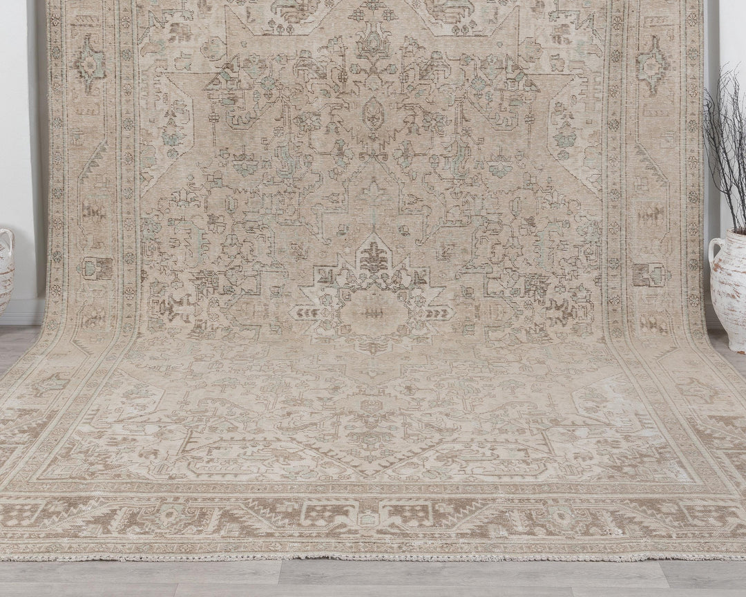 Beige Oushak Rug 9' 6" x 12' 8" | No. VR23603