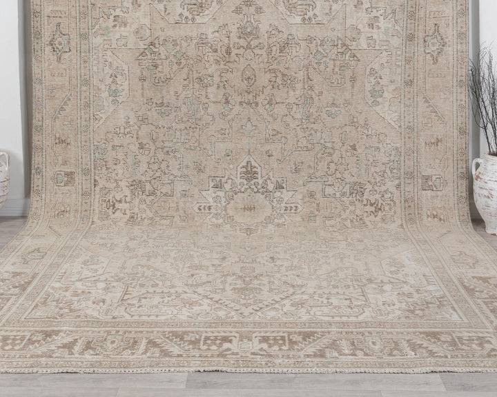 Beige Oushak Rug 9' 6" x 12' 8" | No. VR23603