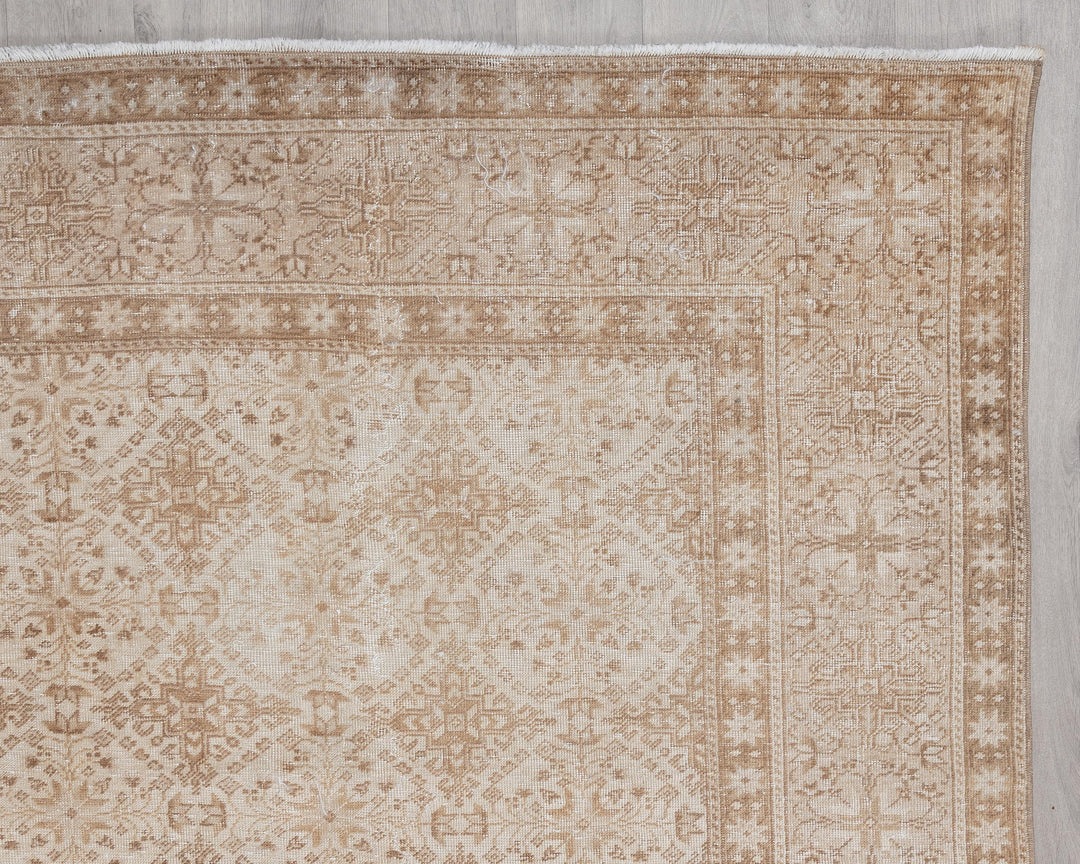 Beige Oushak Rug 6' 6" x 9' 6" | No. VR43886