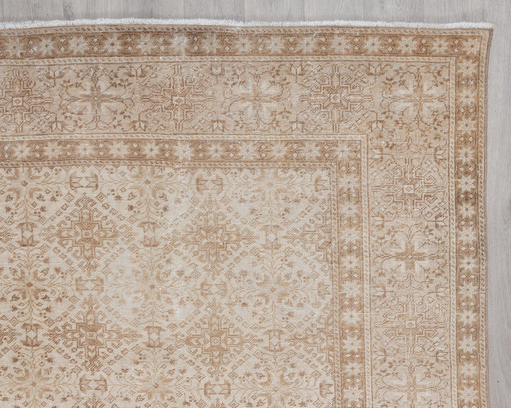 Beige Oushak Rug 6' 6" x 9' 6" | No. VR43886