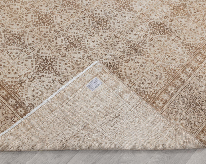 Beige Oushak Rug 6' 6" x 9' 6" | No. VR43886